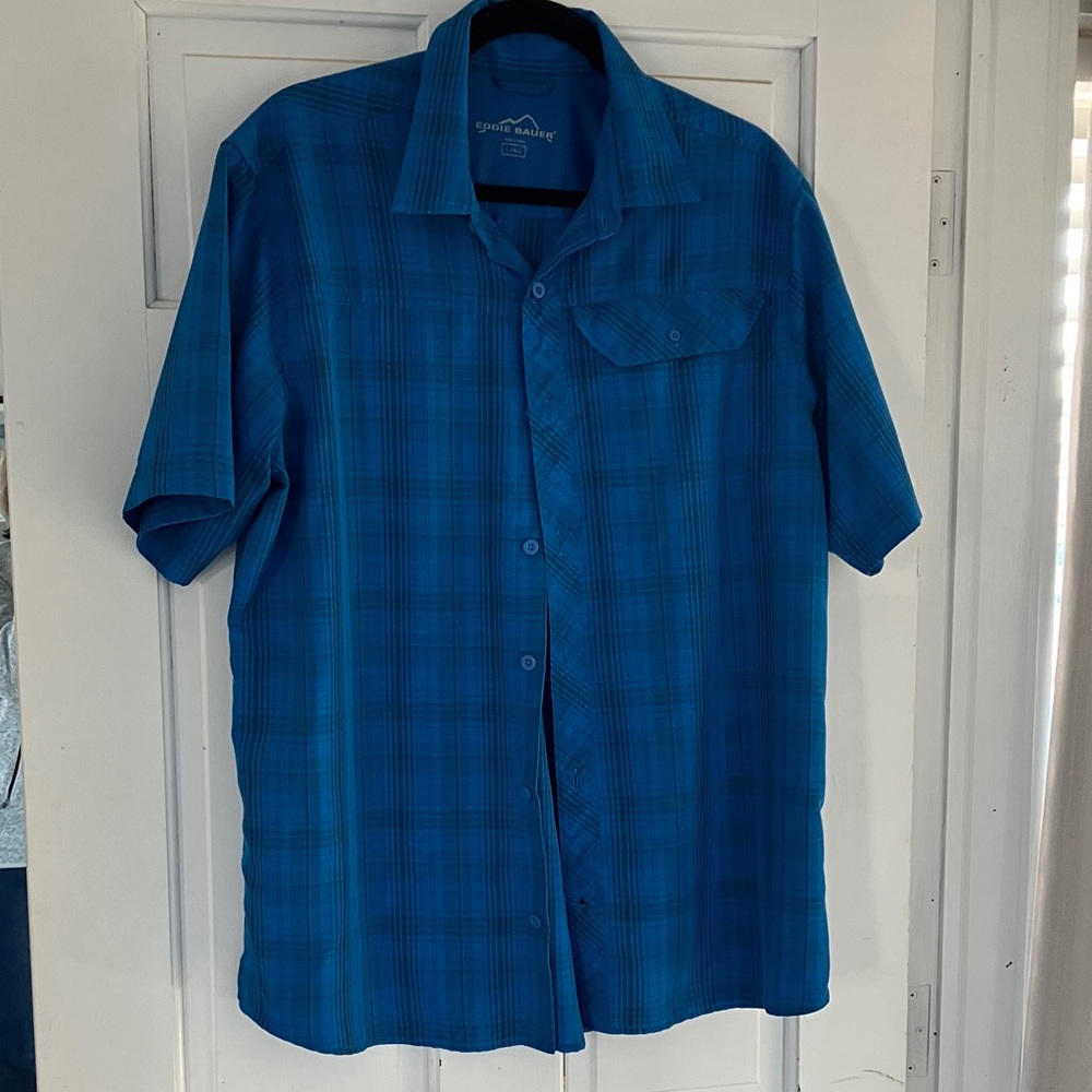 Eddie Bauer Men’s Blue Plaid Short-Sleeve Button-Down Shirt